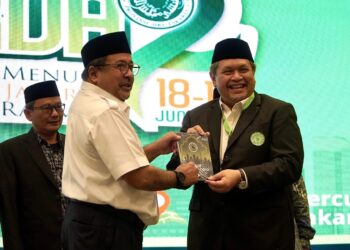 Serahkan Buku Fikih Kota Global ke Wagub Jakarta, Gus Faiz: Panduan Etis dan Spiritual Menjawab Tantangan Umat
(18/06/25)
Foto: MUI Jakarta