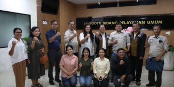 Kepala Badan Pengusahaan (BP) Batam, Amsakar Achmad melalui Anggota/Deputi Bidang Pelayanan Umum, Ariastuty Sirait menyambut baik rencana penanaman 1.000 pohon jenis mahoni di Daerah Tangkapan Air (DTA) Waduk oleh Keluaga Besar Banjarnahor Kota Batam
Foto: BP Batam