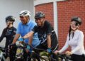 Kepala BP Batam, Amsakar Achmad, dan Wakil Kepala BP Batam, Li Claudia Chandra, mengikuti kegiatan Gowes Santai bersama Polda Kepri, Minggu (20/07/25)
Foto: BP Batam