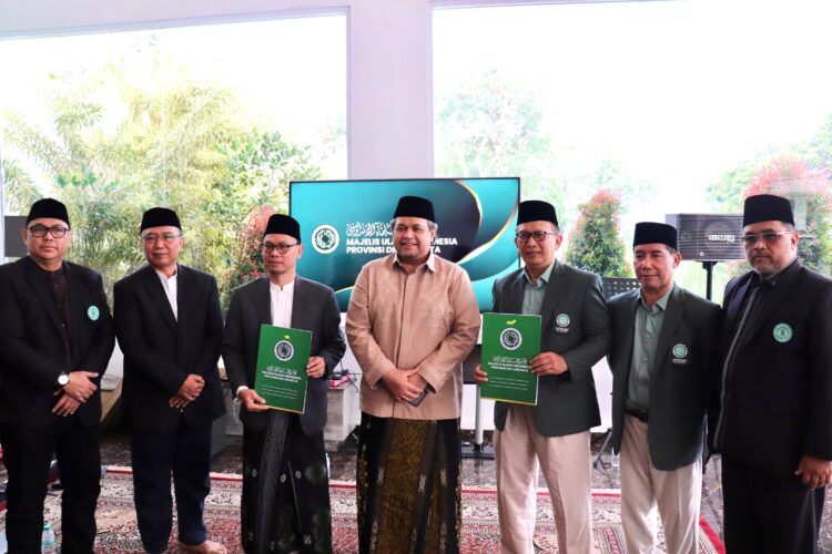 Lembaga Pengkajian Pangan, Obat-obatan dan Kosmetika (LPPOM) DKI Jakarta menjalin kerja sama strategis dengan Badan Pendidikan Kader Ulama (BP PKU) MUI DKI Jakarta dalam rangka memperkuat peran MUI dalam pelayanan umat, (18/08/25).
Foto: MUI Jakarta