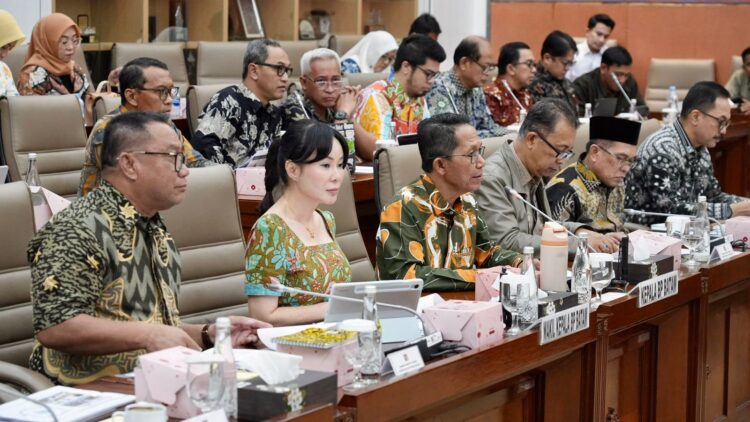 Badan Pengusahaan (BP) Batam menghadiri Rapat Dengar Pendapat (RDP) dengan Komisi VI DPR RI, di Gedung Nusantara I, Jakarta, Senin (15/9/2025)
Foto: BP Batam