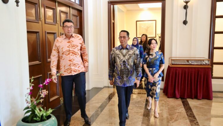 Kepala BP Batam, Amsakar Achmad menekankan eratnya hubungan Batam dan Singapura dapat semakin mendorong peluang investasi dan ekonomi bagi kedua wilayah.
(29/9/2025)
Foto: BP Batam