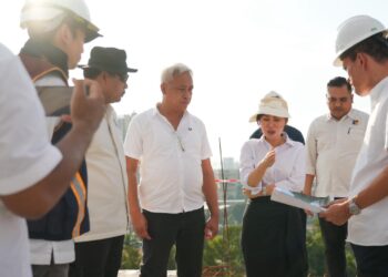 Wakil Kepala BP Batam, Li Claudia Chandra, melakukan inspeksi mendadak (sidak) ke lokasi proyek pembangunan Bukit Maranatha di Kawasan Kampung Pelita, Senin (6/10/2025).
Foto: BP Batam