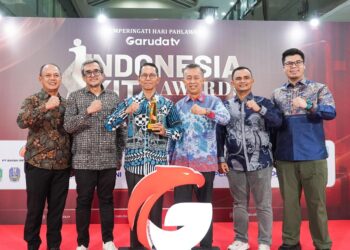 BP Batam dianugerahi penghargaan kategori “Outstanding Investment Performance”, yang diterima langsung oleh Kepala BP Batam, Amsakar Achmad, di Yudhistira Hall, Patra Jasa Office Tower, Jakarta, pada Senin (10/11/2025)
Foto : BP Batam