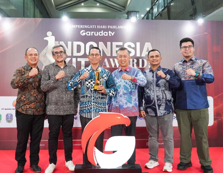 BP Batam dianugerahi penghargaan kategori “Outstanding Investment Performance”, yang diterima langsung oleh Kepala BP Batam, Amsakar Achmad, di Yudhistira Hall, Patra Jasa Office Tower, Jakarta, pada Senin (10/11/2025)
Foto : BP Batam