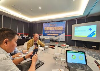 Direktorat Pengendalian Pengusahaan BP Batam melaksanakan pembukaan Konsinyering Penggunaan Dashboard Pengendalian Pengusahaan (Dash B-I dan B-Legal) pada Kamis (13/11/2025) di Hotel Kimaya Braga, Bandung.
Foto: BP Batam