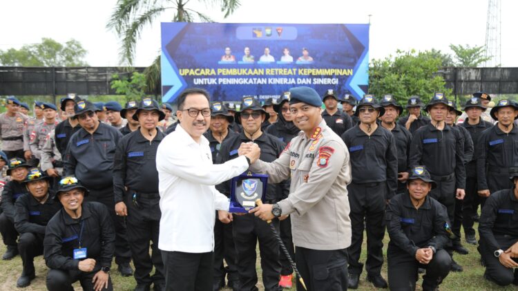 Jajaran pejabat struktural di Kedeputian Bidang Pengelolaan Bandara, Pelabuhan dan Lalu Lintas Barang, mengikuti Retret di Mako Brimob Polda Kepri, pada 8-10 Desember 2025.
Foto: BP Batam
