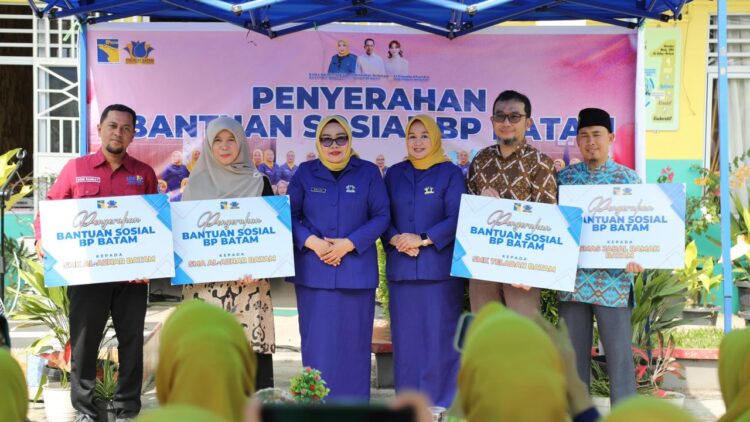 Dalam rangka memperingati Hari Ibu ke-97 Tingkat Kota Batam, Persatuan Istri Karyawan BP Batam (PIKORI BP Batam) menyelenggarakan rangkaian kegiatan bakti sosial pada Selasa (09/12/25).
Foto: BP Batam