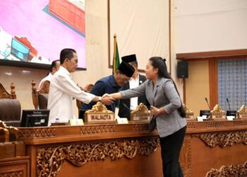 Hadiri Paripurna DPRD Batam, Amsakar Bahas Laporan Reses hingga Ranperda Adat Melayu
Foto: MCB