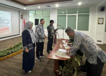 Rumah Sakit BP Batam (RSBP Batam) melaksanakan Pengukuhan dan Pembacaan Janji Komitmen Kepala Instalasi, Kepala Ruangan, dan Koordinator di lingkungan Badan Usaha RSBP Batam, Rabu (07/01/26) sore, di Ruang Habibie Lantai 4 RSBP Batam.
Foto: BP Batam