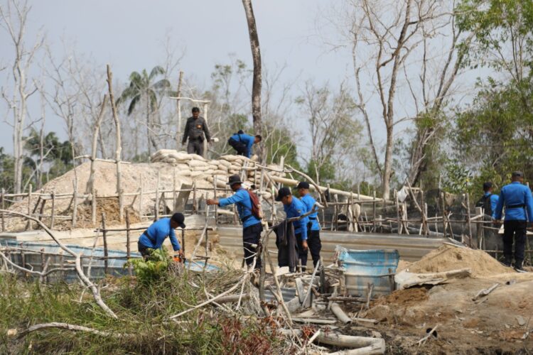 Direktorat Pengamanan (Ditpam) Aset dan Kawasan BP Batam bersama TNI dan Polri melaksanakan penertiban tambang pasir ilegal di Kawasan Keselamatan Operasi Penerbangan (KKOP) Bandara Hang Nadim pada Rabu (04/02/26).
Foto: BP Batam