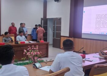 Rapat Dengat Pendapat (RDP) di gedung DPRD Batam bersama Komisi I DPRD Batam yang membahas  Permasalahan Rumah Subsidi di Perumahan Rhabayu Estuario Sekupang Batam, Jum’at (20/02/26)
Foto: bbco