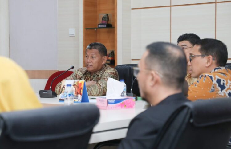 Sekretaris Daerah (Sekda) Kota Batam ikuti Rapat Koordinasi (Rakor) nasional yang digelasr secara daring, Kamis (26/03/26).
Foto: MCB
