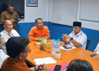 Manajemen PT. Nanindah Mutiara Shipyard Terima Komisi III DPRD Batam dalam Sidak Dugaan Penimbunan Limbah B3, Selasa (03/03/26).
Foto: beritabatam.co