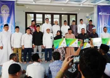 Pelayanan perlindungan jaminan sosial bagi pekerja informal resmi dimulai melalui kegiatan penyerahan kartu Jamsostek oleh BPJS Ketenagakerjaan yang diselenggarakan di Masjid Al Akbar, Perumahan Eramas 2000, RW 15, Kelurahan Pulogebang, Kecamatan Cakung, Jakarta Timur, (08/03/26).
Foto: Istimewa