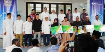 Pelayanan perlindungan jaminan sosial bagi pekerja informal resmi dimulai melalui kegiatan penyerahan kartu Jamsostek oleh BPJS Ketenagakerjaan yang diselenggarakan di Masjid Al Akbar, Perumahan Eramas 2000, RW 15, Kelurahan Pulogebang, Kecamatan Cakung, Jakarta Timur, (08/03/26).
Foto: Istimewa