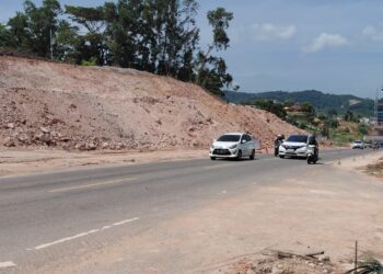 PELEBARAN Jalan Gajah Mada dari arah Fly over Sei Lady menuju simpang Laluan Madani, Batam Centre saat ini dalam pengerjaan pelebaran, Rabu (18/03/26).
Foto: Jam-Bang