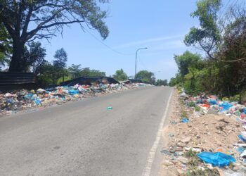 Sampah di Jalan Jalan Utama Sei Binti, tepat di depan Masjid Aminah, Sungai Lekop, Kecamatan Sagulung.
(22/03/26)
Foto: Jam-Bang