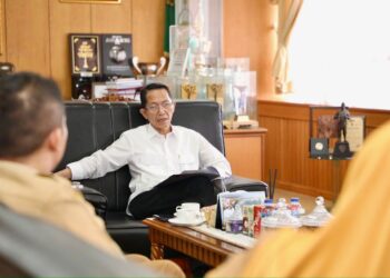 Wali Kota Batam, Amsakar Achmad, menerima audiensi Pansus DPRD Kota Batam di Kantor Wali Kota Batam, Senin (20/04/26). HUMAS DISKOMINFO BATAM