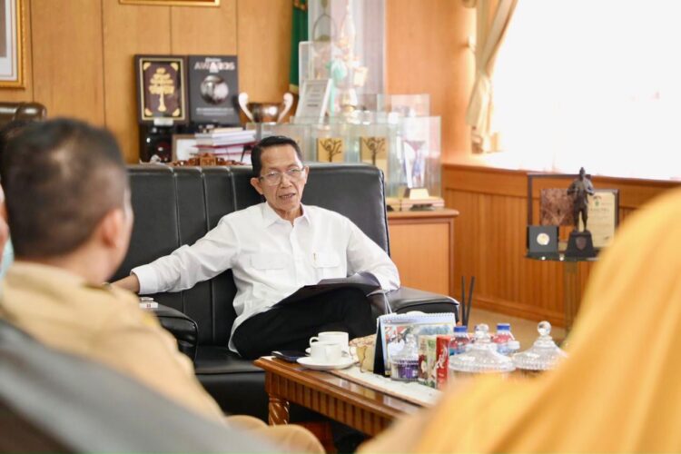 Wali Kota Batam, Amsakar Achmad, menerima audiensi Pansus DPRD Kota Batam di Kantor Wali Kota Batam, Senin (20/04/26). HUMAS DISKOMINFO BATAM