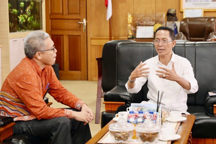 Audiensi Badan Pusat Statistik (BPS) Kota Batam Ke Walikota Batam terkait pelaksanaan Sensus Ekonomi 2026, di Kantor Wali Kota Batam, Kamis (09/04/26).
Foto: MCB