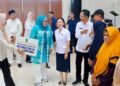 : Pemerintah Kota (Pemko) Batam menyerahkan bantuan sosial (bansos) lansia dan peningkatan insentif kader di Gedung Serbaguna SP, Sagulung, Rabu (15/4/2026).
Foto: MCB