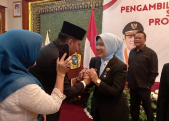 Gubernur Kepulauan Riau Ansar Ahmad melantik Misni sebagai Sekretaris Daerah Provinsi Kepri definitif, Minggu (26/04/26).
Foto: Medianesia