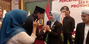 Gubernur Kepulauan Riau Ansar Ahmad melantik Misni sebagai Sekretaris Daerah Provinsi Kepri definitif, Minggu (26/04/26).
Foto: Medianesia