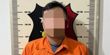 elaku kasus duggan penganiayaan berat menggunakan senjata tajam di Jalan Golden City, Tanjung Buntung, Bengkong, Kota Batam, WAS (33) menyerahkan diri ke Polsek Bengkong, Rabu (29/04/26).
Foto: Humas