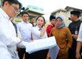 Wakil Wali Kota Batam, Li Claudia Chandra, meninjau titik pembangunan ZoSS depan SDN 001 Batam Kota, Senin (13/4/2026).
Foto: MCB