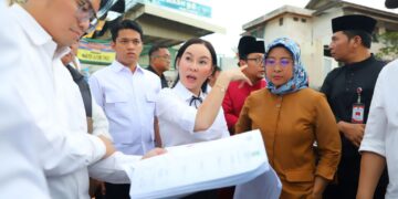 Wakil Wali Kota Batam, Li Claudia Chandra, meninjau titik pembangunan ZoSS depan SDN 001 Batam Kota, Senin (13/4/2026). 
Foto: MCB