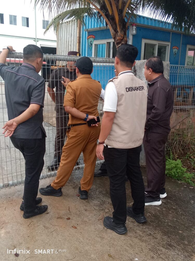 Sidak DPRD Kota Batam bersama Dinas Ketenagakerjaan Kota Batam pada Selasa (21/04/26)
Foto: DPRD Batam