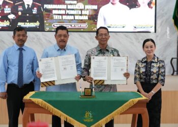Penandatanganan dilakukan Kepala BP Batam, Amsakar Achmad Bersama Kepala Kejati Kepri, J. Devy Sudarso Di Aula Kejati Kepri, Tanjungpinang, Selasa (28/04/26)
Foto: BP Batam