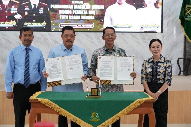 Penandatanganan dilakukan Kepala BP Batam, Amsakar Achmad Bersama Kepala Kejati Kepri, J. Devy Sudarso Di Aula Kejati Kepri, Tanjungpinang, Selasa (28/04/26)
Foto: BP Batam