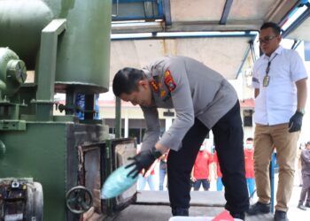 Satuan Reserse Narkoba Polresta Barelang Memusnahkan Barang Bukti Narkotika Hasil Pengungkapan 13 Kasus Periode Februari Hingga April 2026. Pemusnahan Digelar Di Lobby Mapolresta Barelang, Selasa,( 28/04/26)
Foto: Humas Polresta  Barelang