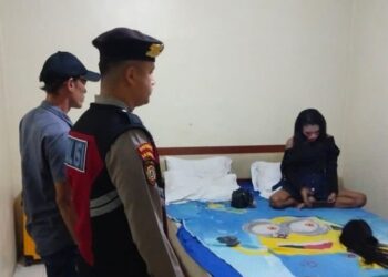 Dugaan pencurian uang di kamar Hotel 777, Lubuk Baja, Batam, berakhir dengan mediasi polisi pada Minggu dini hari, 10 Mei 2026. Peristiwa itu dilaporkan warga melalui layanan Call Center 110 Polresta Barelang.
Foto: Humas Polresta Barelang