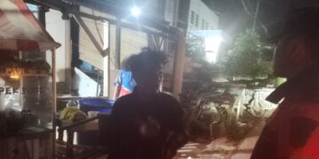 Personel Polsek Sekupang Polresta Barelang merespons cepat laporan masyarakat melalui Call Center 110 terkait perselisihan antara ibu dan anak yang meresahkan warga di Tiban I belakang Perumahan Kejaksaan, Kelurahan Patam Lestari, Kecamatan Sekupang.
(19/05/26)
Foto; Polresta Barelang