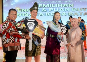 Arya Saputra dan Keizia Hirano resmi terpilih sebagai Duta Wisata Encik dan Puan Kota Batam 2026 pada malam Grand Final Pemilihan Duta Wisata Kota Batam yang digelar Pemerintah Kota (Pemko) Batam di Ballroom Harmoni One, Batamcentre, Sabtu (9/5/2026)
Foto: MCB