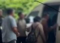 Petugas Imigrasi Bandara Internasional Kualanamu, Medan, Sumatera Utara, menunda keberangkatan 13 Warga Negara Indonesia yang diduga hendak menunaikan ibadah haji secara nonprosedural pada Kamis 21 Mei 2026.
Foto: Imigrasi