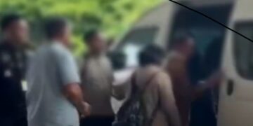 Petugas Imigrasi Bandara Internasional Kualanamu, Medan, Sumatera Utara, menunda keberangkatan 13 Warga Negara Indonesia yang diduga hendak menunaikan ibadah haji secara nonprosedural pada Kamis 21 Mei 2026.
Foto: Imigrasi