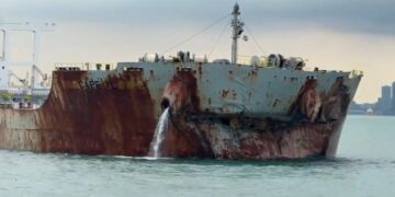 Dua kapal kargo curah bertabrakan di perairan Selat Philip Singapura pada Selasa, 20 Mei 2026 pukul 06.28 waktu Singapura. Insiden melibatkan MV. Cape XL berbendera Marshall Islands dan MV. Huge Kumano berbendera Panama.
Foto: Istimewa