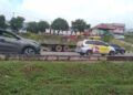 Kecelakaan beruntun melibatkan truk crane dan tiga mobil pribadi terjadi di kawasan Tiban Center, Jalan Gajah Mada, Kota Batam, Selasa (26/5/2026). Insiden diduga dipicu rem blong pada truk crane.
Foto: Istimewa