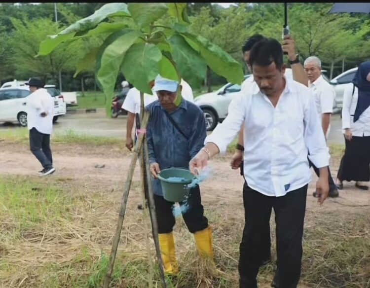 H. Muhammad Rudi menulis, foto itu bukan sekadar kenangan. “Melainkan pengingat bahwa setiap kebaikan yang pernah ditanam selalu memiliki harapan untuk dijaga bersama
Foto: IG H.Muhammadrudi