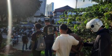 Respons cepat Polsek Batam Kota Polresta Barelang membuahkan hasil setelah mendatangi Tempat Kejadian Perkara dugaan pencurian kabel di Gedung Saka Kencana Kepri, Kelurahan Baloi Permai, Kecamatan Batam Kota, Kamis 14 Mei 2026.
Foto: Polresta Barelang