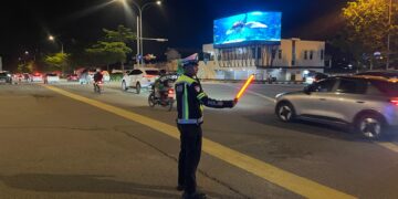Satlantas Polresta Barelang menggelar kegiatan Strong Point Malam dan Blue Light Patrol pada Jumat, 15 Mei 2026, pukul 18.00 hingga 21.00 WIB.
Foto: Polresta Barelang
