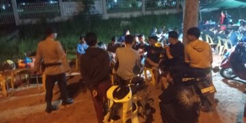 Polsek Batam Kota bergerak cepat membubarkan aksi balap liar di kawasan Simpang Helm, Kecamatan Batam Kota, setelah menerima laporan masyarakat melalui layanan Call Center 110 Polri, Rabu dini hari (20/5/2026).
Foto: Polsek Batam Kota
