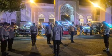 Polresta Barelang Amankan Pawai Takbiran dan Gelar Sholat Idul Adha dengan Pemotongan 42 Hewan Qurban
26-27 Mei 2026
Foto: Humas Polresta Barelang