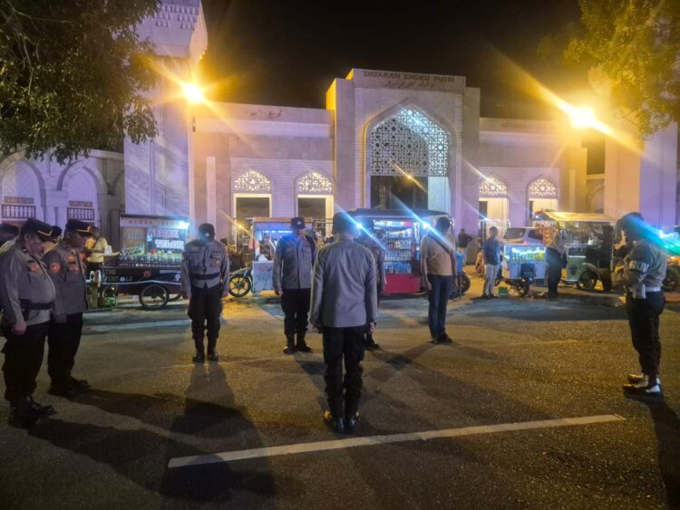 Polresta Barelang Amankan Pawai Takbiran dan Gelar Sholat Idul Adha dengan Pemotongan 42 Hewan Qurban
26-27 Mei 2026
Foto: Humas Polresta Barelang