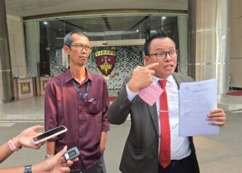 Penasehat Hukum PT. PMM Poltak Silitonga saat mendatangi Gedung Pidsus Kejagung di Jakarta, 29 Mei 2026
Foto: Istimewa