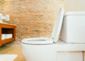 Main Ponsel di Toilet Terlalu Lama Bisa Picu Wasir, Ini Penjelasan Dokter
Foto: istimewa